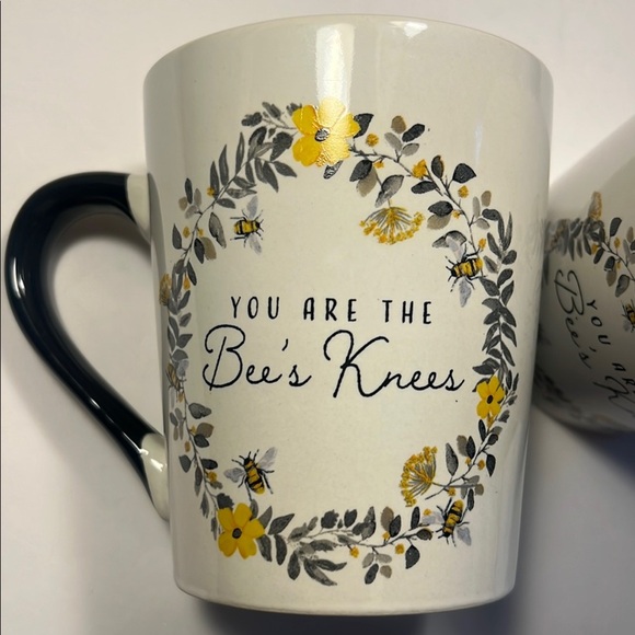 🐝 Set of 2 Mugs cute message “You’re the Bees Knees” Yellow White Black 🐝 - Picture 4 of 16